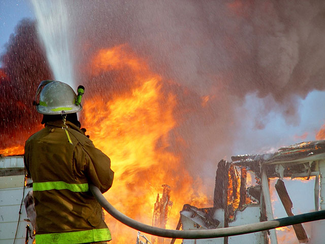 Пожар в торговом центре в Гиватаиме: нет пострадавших