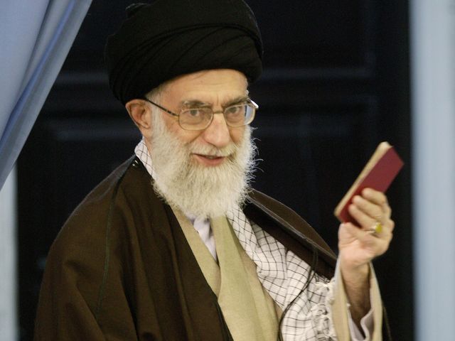 Верховный лидер Исламской республики Иран аятолла Али Хаменеи (иллюстрация)