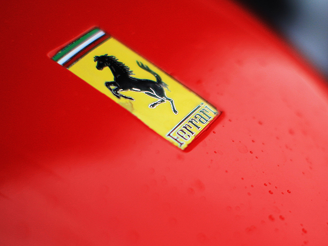 Разбитый спорткар Ferrari продан в 6 раз дороже целого