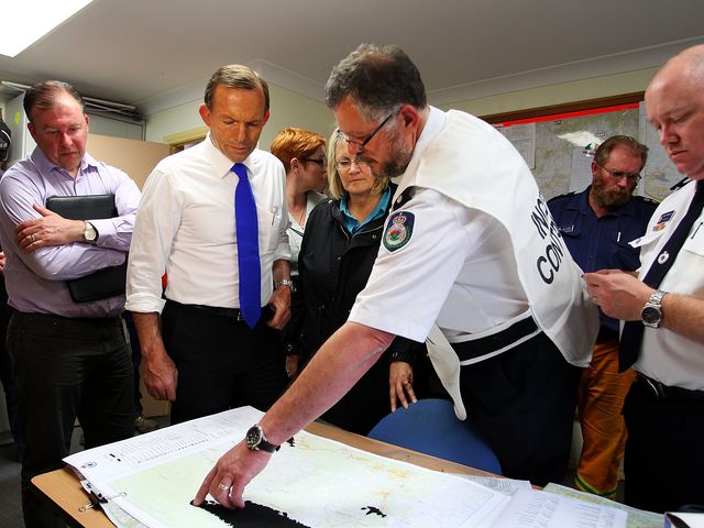 Премьер-министр Австралии Тони Эбботт на брифинге, посвященном пожарам. 18.10.2013