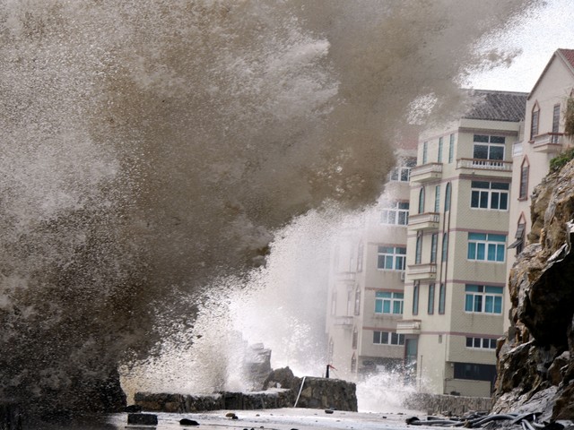"Супертайфун" "Хаян", сильнейший шторм 2013 года в мире, обрушился на Филиппины (иллюстрация)