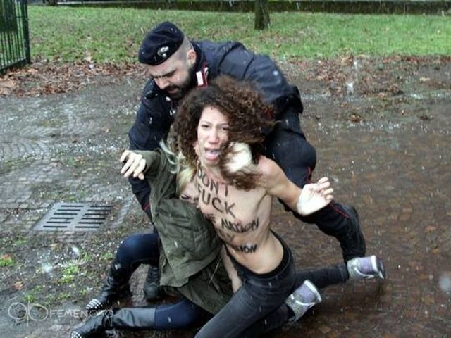 Акция FEMEN против Берлусони. Милан, февраль 2013 года