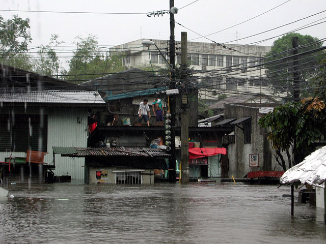 После тайфуна на Филиппинах (архив)
