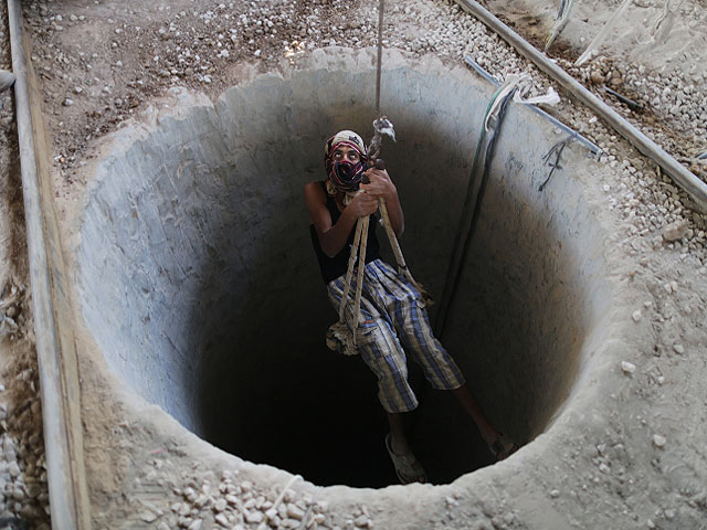 Египтяне уничтожили еще 8 туннелей на границе с сектором Газы