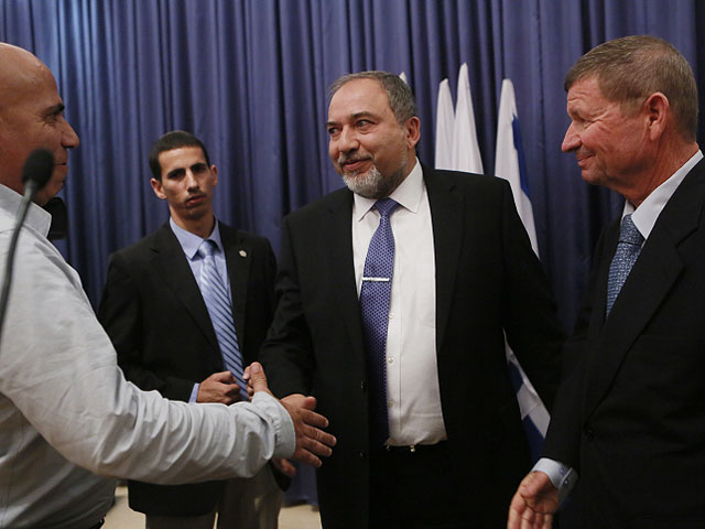 Либерман провел встречу с работниками министерства иностранных дел