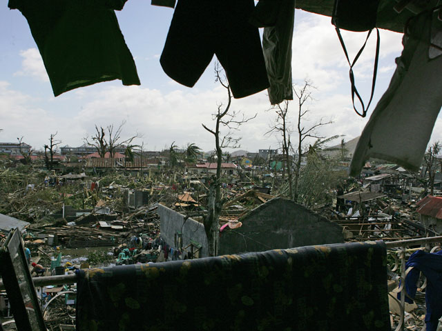 Филиппины: мэр Таклобана просит жителей покинуть город &#8211; нет еды и воды
