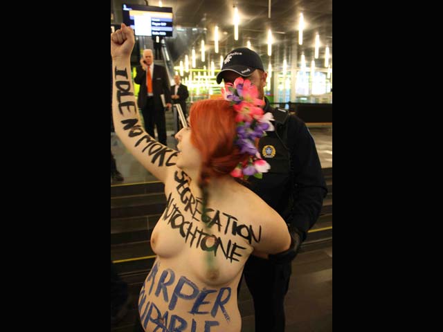 Акция FEMEN в Монреале. 16 ноября 2013 года