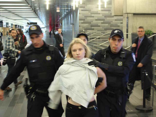 Акция FEMEN в Монреале. 16 ноября 2013 года