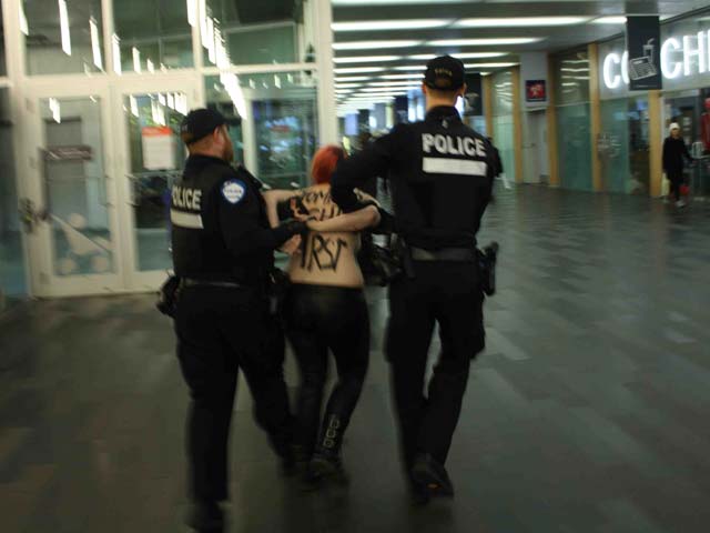 Акция FEMEN в Монреале. 16 ноября 2013 года