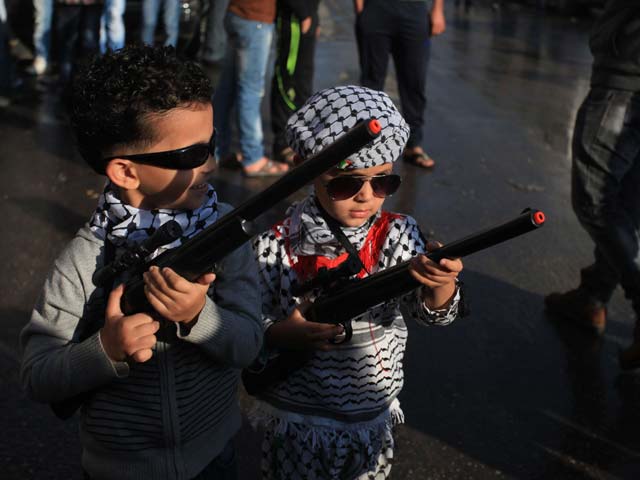 Парад памяти Арафата в Каландии. 16 ноября 2013 года