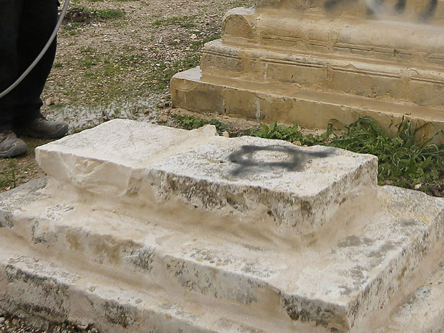 Подозрение на "таг мехир": в Иерусалиме осквернено кладбище "Мамила"