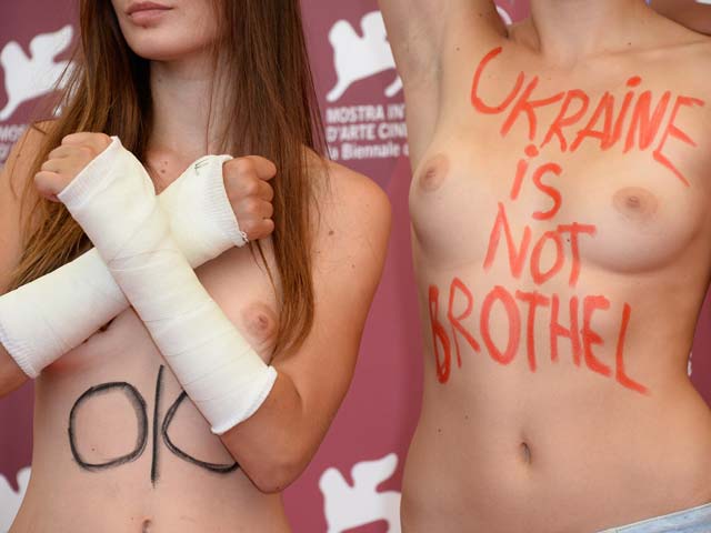 Презентация FEMEN в Венеции (сентябрь 2013): "Украина - не бордель"