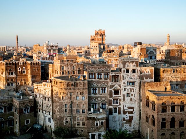 На свадьбе в Йемене гость не смог совладать с автоматом во время танца - трое убитых