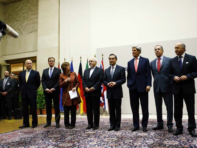 Слева направо: главы внешнеполитических ведомств Великобритании, Германии, ЕС, Ирана, Китая, США, России и Франции. Женева, 24 ноября 2013 года