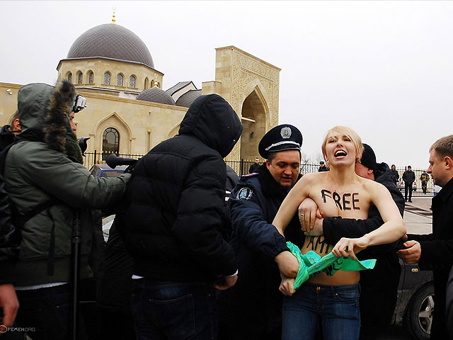 "Топлесс-джихад" в Киеве. 4 апреля 2013 года