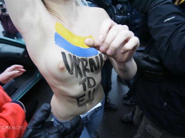 Акция FEMEN в поддержку евроинтеграции Украины. Вильнюс, 29.11.2013