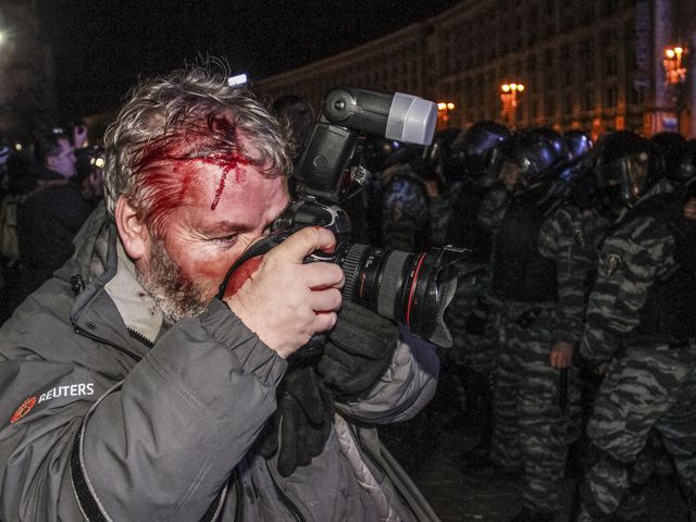 Глеб Горанич, фотограф Reuters, пострадавший при разгоне демонстрации на Площади Независимости. Киев, 30.11.2013