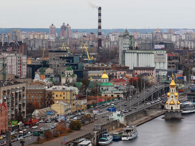 Украинская оппозиция требует досрочных выборов и суда над президентом за "избиение детей"