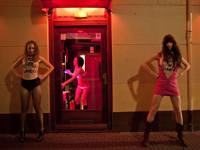 Акция FEMEN против проституции. Амстердам, ноябрь 2013 года