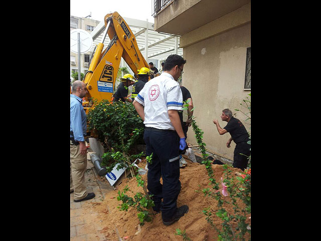 В Тель-Авиве завалило землей двух рабочих: пострадавшие спасены