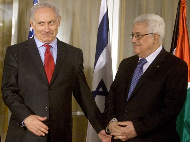 Премьер-министр Израиля Биньямин Нетаниягу и председатель ПНА Махмуд Аббас