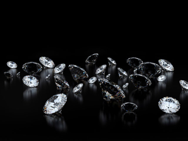 Торговец нашел пакет с алмазами на сумму 200 тысяч долларов и вернул владельцу