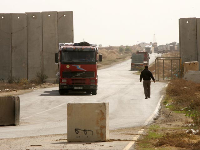 В ответ на убийство строителя Израиль закрыл пограничный переход "Керен-Шалом"