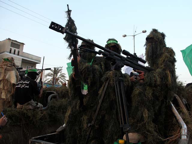 Снайперы "Бригад Изаддина аль-Касама" (ХАМАС) демонстрируют Steyr HS .50. Сектор Газы, 14 ноября 2013 года