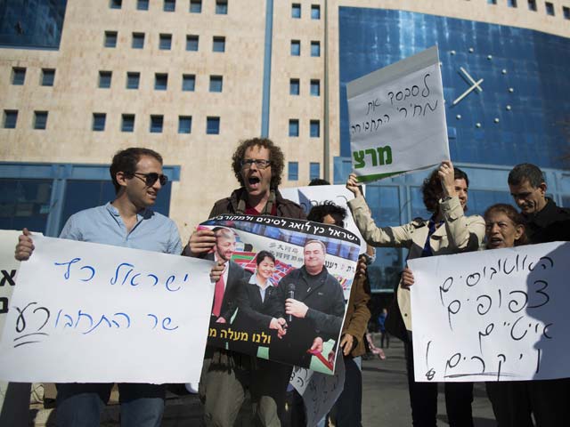 В Иерусалиме прошла демонстрация против подорожания проезда на общественном транспорте. 1 января 2014 года