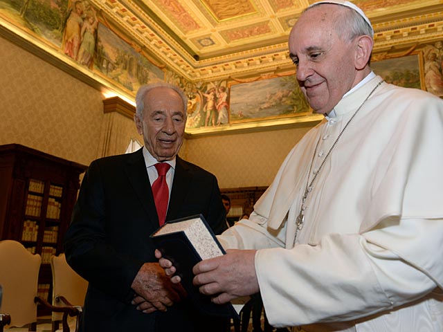 Шимон Перес и Папа Франциск. Рим. 30 апреля 2013 года