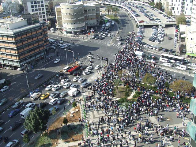 Митинги нелегалов в Тель-Авиве: полиция закрывает шоссе
