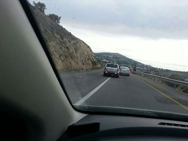 Полиция и военнослужащие ЦАХАЛа остановили во вторник, 14 января, на шоссе &#8470; 60 возле Рамаллы кортеж премьер-министра Палестинской автономии Рами Хамдалла
