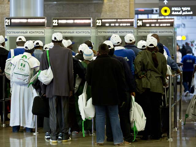 Туристы из Нигерии в аэропорту имени Бен-Гуриона