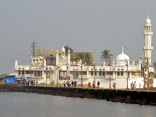 Мечеть в Мумбаи (иллюстрация)