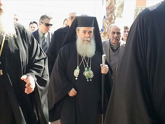 Патриарх Феофил III в храме пророка Елисея в Иерихоне, около Древа мытаря. 18 января 2014 года