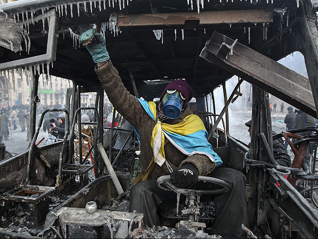 Украинцы возмущены "незаконными" законами: более 100 раненых