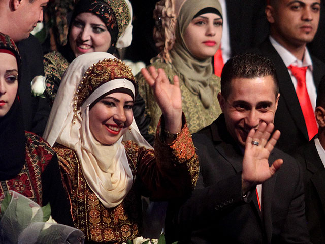 Массовая свадьба "объединила" сектор Газы и Западный берег