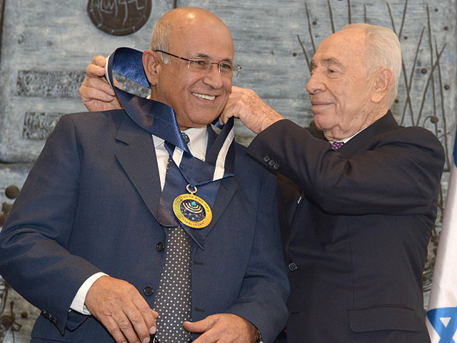 Президент Израиля Шимон Перес и генерал запаса Авигдор Кахалани