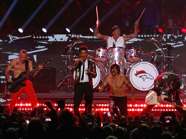 Red Hot Chili Peppers признались, что на "Супербоуле 2014" играли под "фанеру"