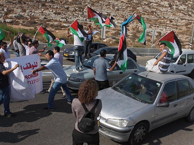 Акция протеста палестинцев на шоссе &#8470;443