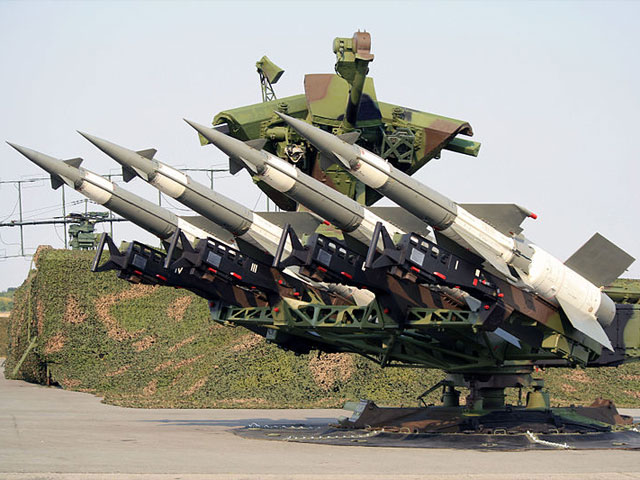 В ночь на 31 октября 2013 года под Латакией был взорван склад с оружием, на котором, предположительно, хранились ракеты комплекса SA-125 &#8211; он же ракетный комплекс С-125 "Нева" или, в экспортном варианте, "Печора", предназначенный для "Хизбаллы"