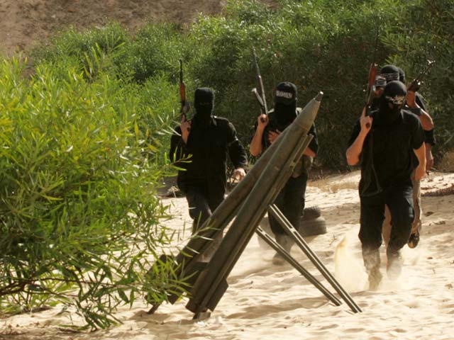 Боевики "Комитетов народного сопротивления" во время тренировки в секторе Газы (архив)