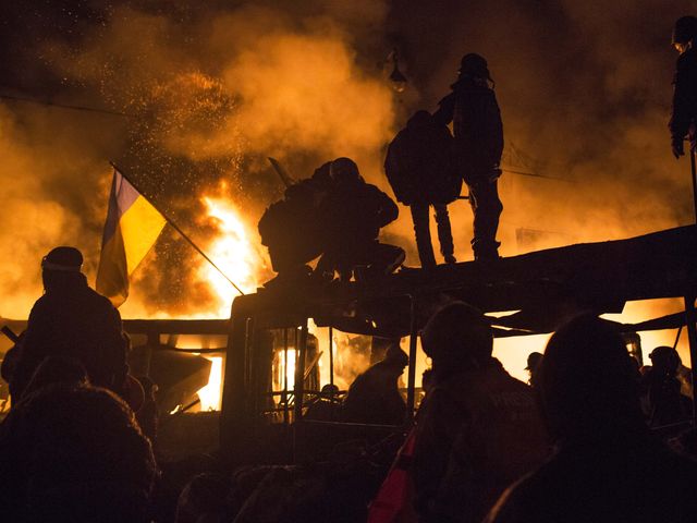 Глава МВД Украины: оппозиция не контролирует экстремистов