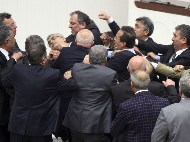 Драка в турецком парламенте. 15.02.2014