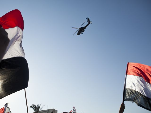 Пятеро египетских военных погибли в результате падения вертолета на Синае