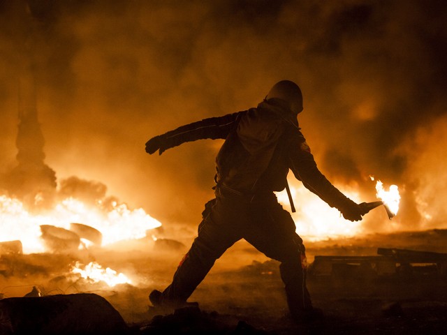 Киев: "Беркут" штурмует Майдан. СМИ сообщают о десятках погибших