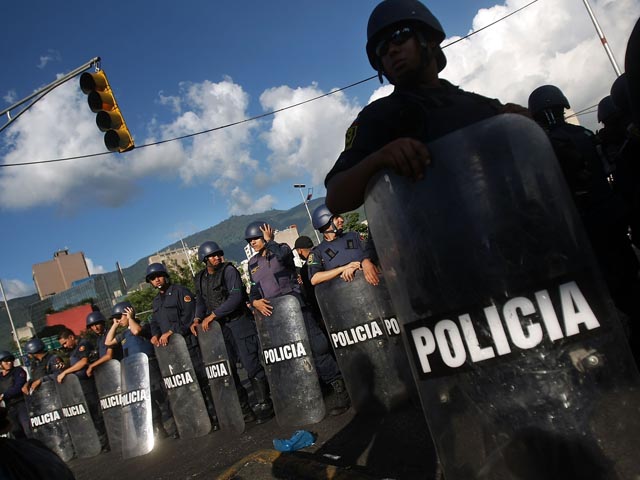Во время антиправительственного митинга в Венесуэле была убита "Мисс Туризм-2013"