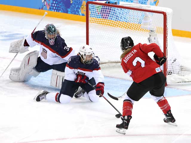 Олимпиада. Хоккей. Канадки завоевали золотые медали, проигрывая 0:2 за 3 минуты до финальной сирены
