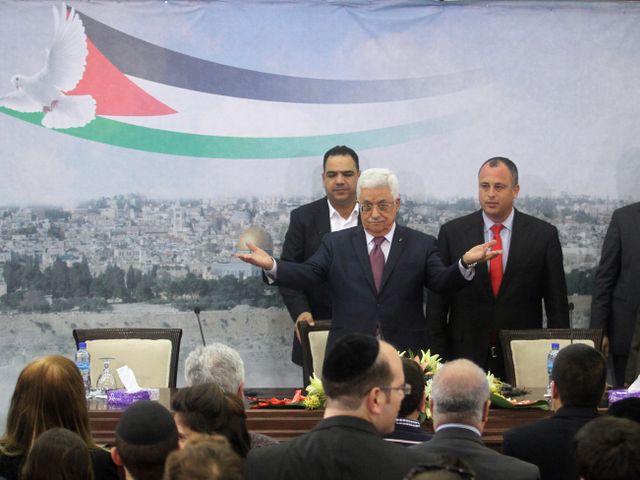 Палестинцы: инициатива Керри не может служить основой мирных переговоров