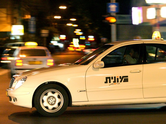 Разбойное нападение возле Ариэля: ранен таксист, его автомобиль похищен
